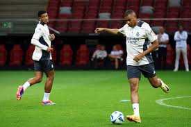 欧冠淘汰赛前瞻：拜仁客战曼城,